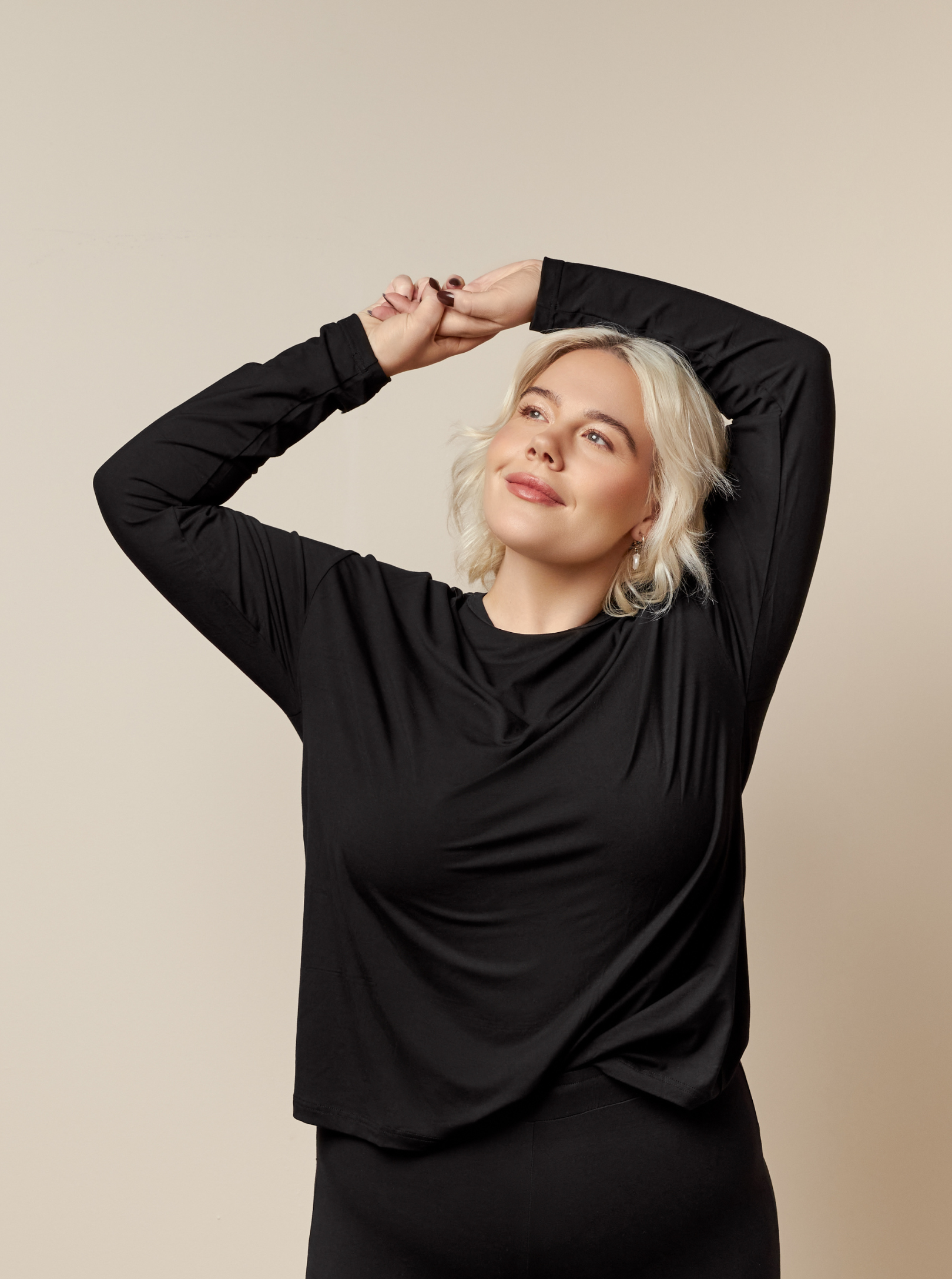 Inniföt - Mjúkar, þægilegar og klassískar flíkur, með áherslu á efni í hæstu gæðum, sem veita vellíðan og auka lúxus. Efnin í flíkunum eru úr silkimjúkum og fyrsta flokks bambus, með mátulegu magni af teygjanleika.