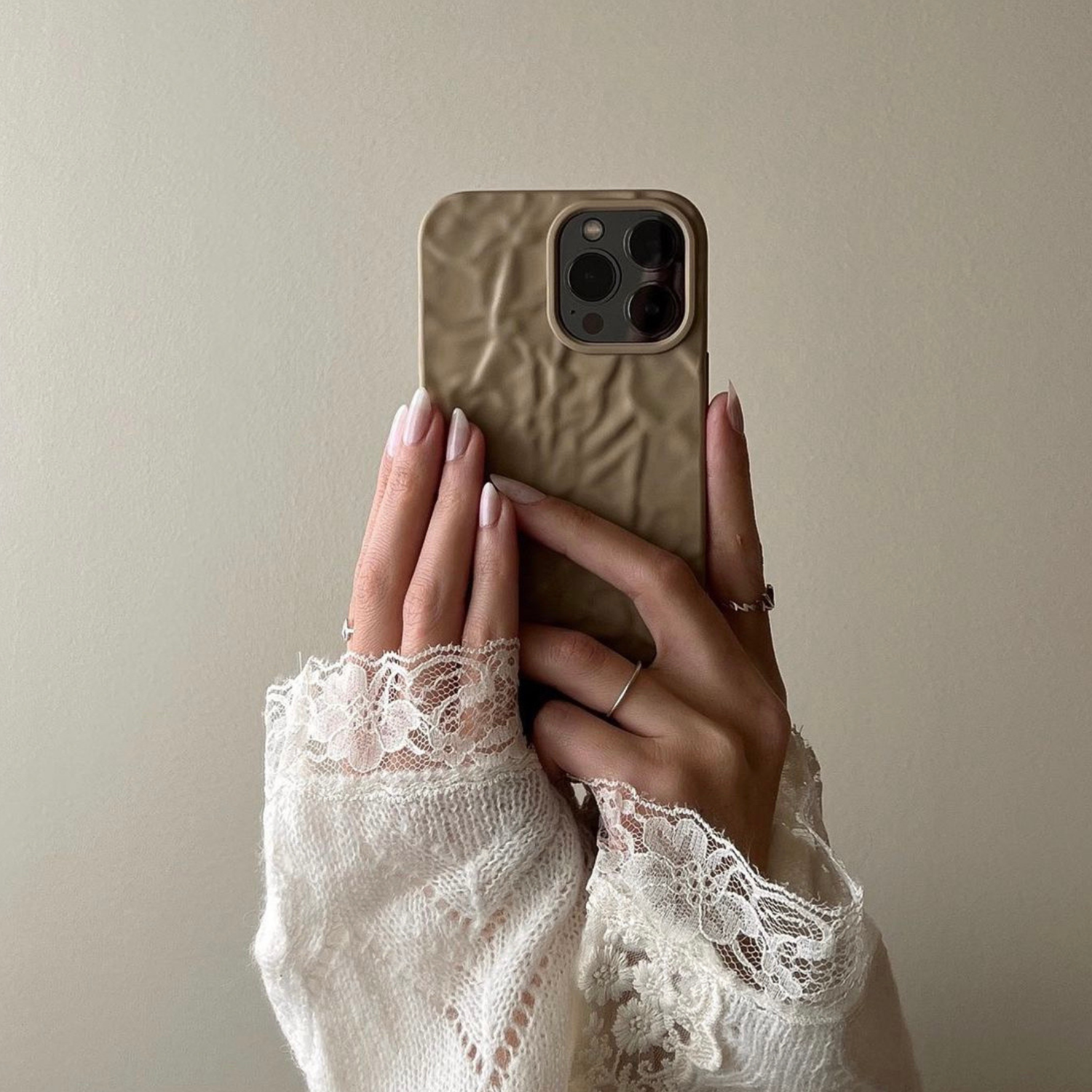 Heima er gott , PAPER iPhone hulstur | MOCHA - Heima er gott