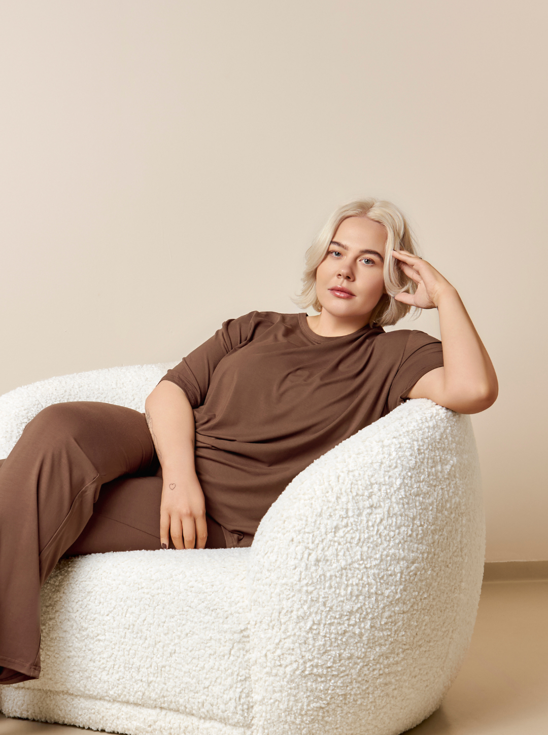 Heima er gott , TANJA stuttermabolur | SÚKKULAÐI - Heima er gott