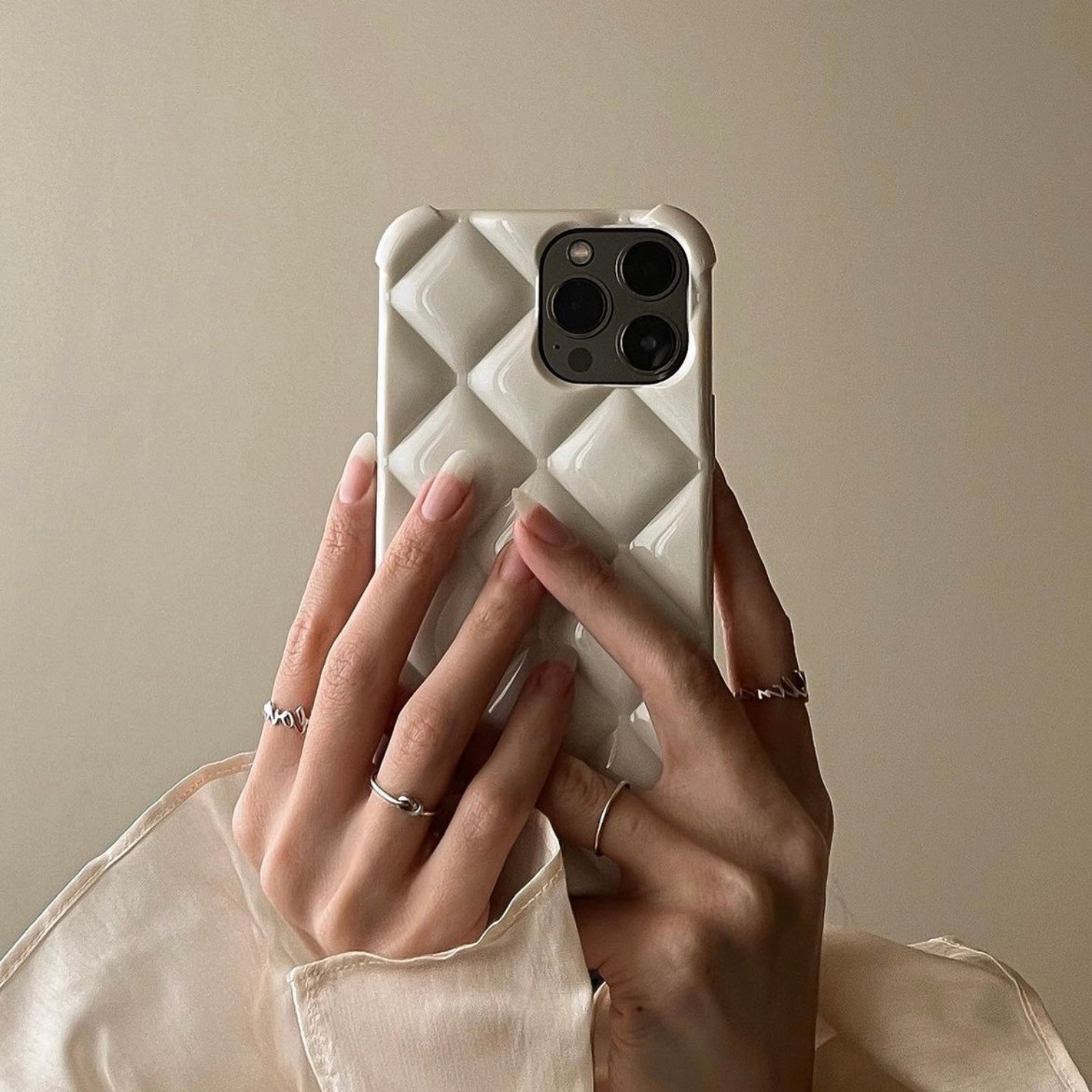 Heima er gott , Diamond iPhone hulstur | Creme - Heima er gott